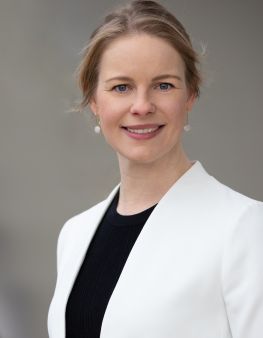 jutta_schoenlau_portrait.jpg