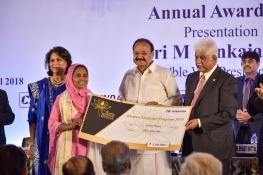 cheque_receiving-from-voice-president-of-india-by-munni-begam-dated-08-april-2018-hotel-taj-new-delhi.jpg